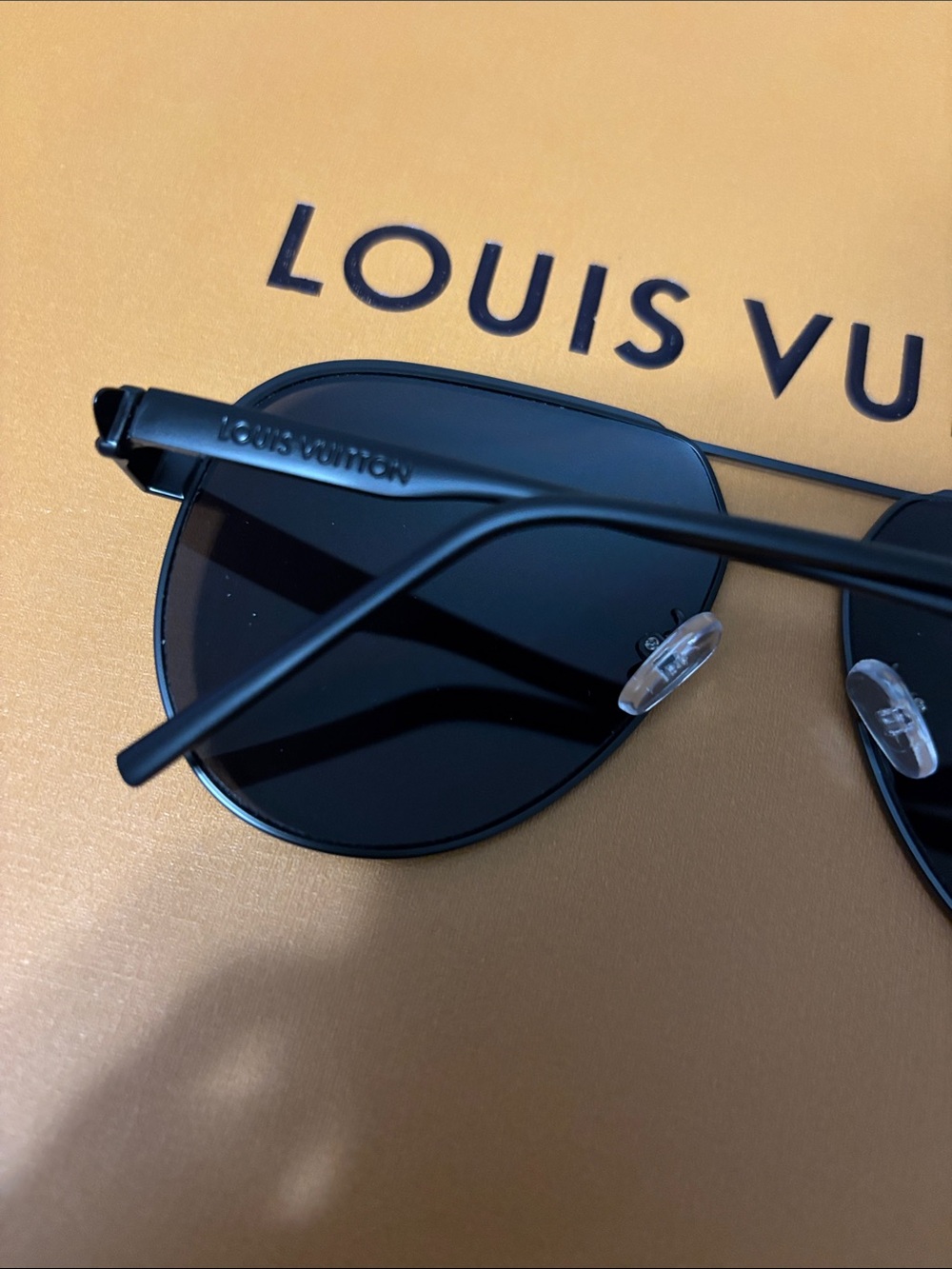 Louis Vuitton Black Metal Pilot Sunglasses - Picture 6 of 7